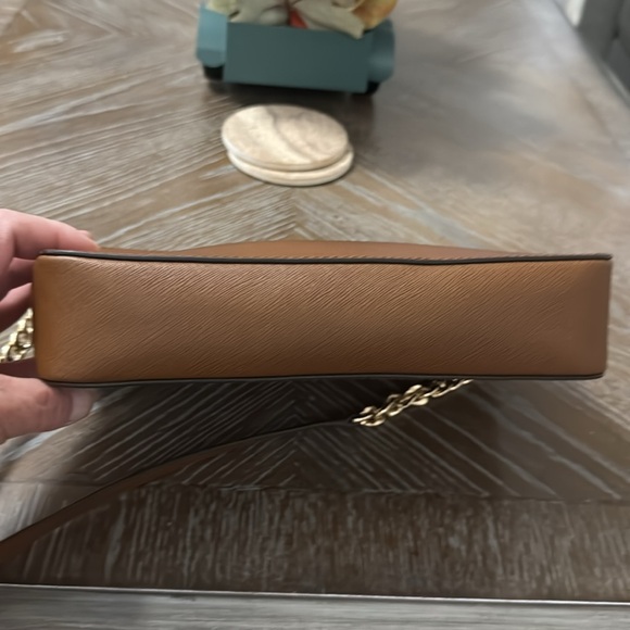 Michael Kors Chestnut Crossbody with Gold Chain - Picture 4 of 10